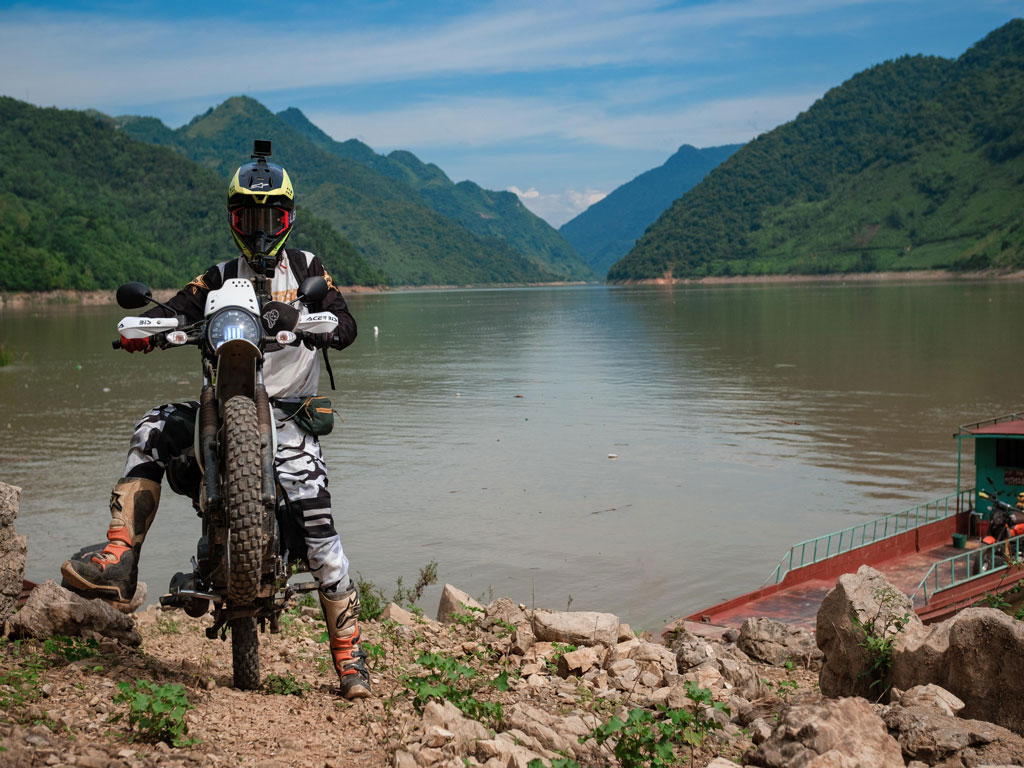 Mai Chau – Moc Chau – Phu Yen Motorcycle Tour