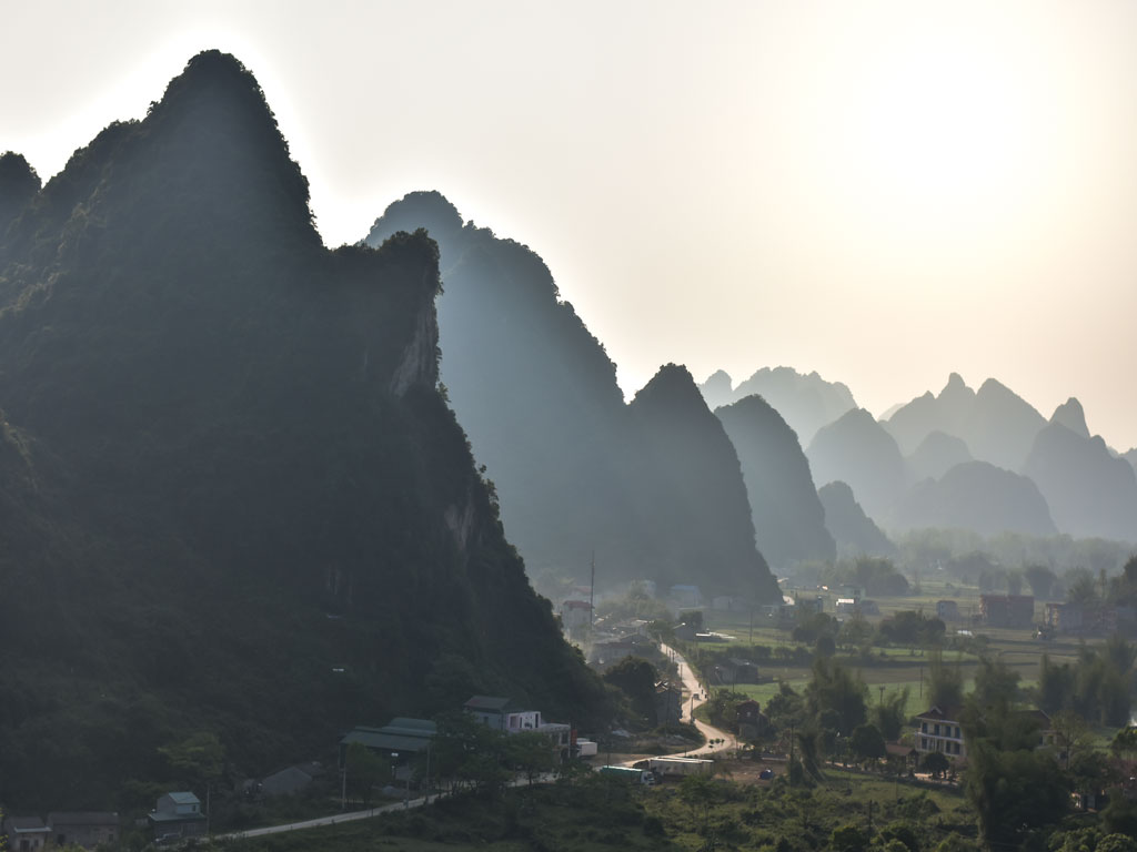 Meo Vac - Cao Bang Motorcycle Tour